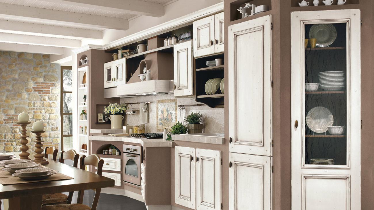 Cucine Borgo Antico - Beatrice - Composizione Laccato bianco, sfumatura oro
