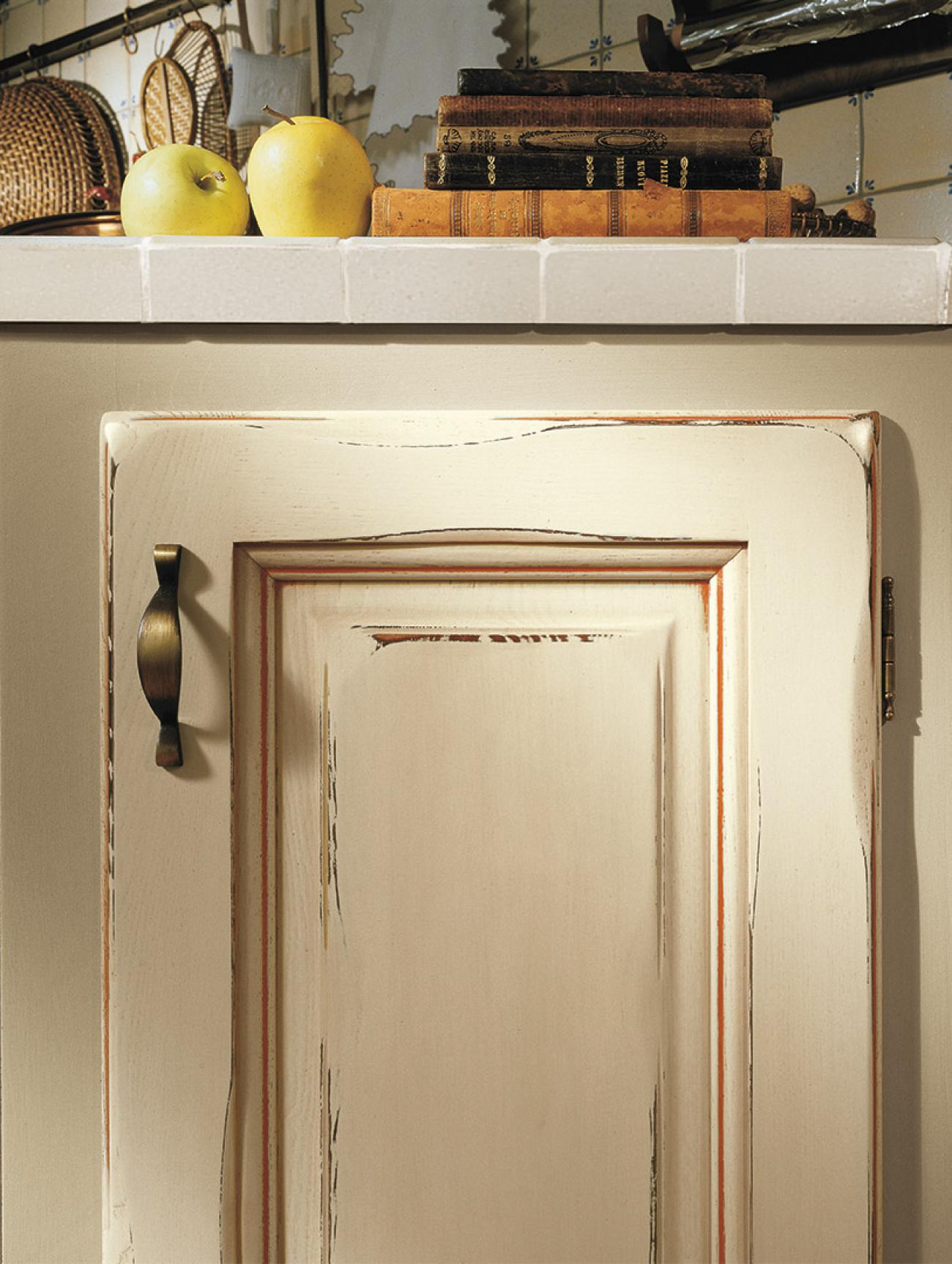 Cucine Borgo Antico - Onelia - Composizione Laccato avorio, sfumatura arancio
