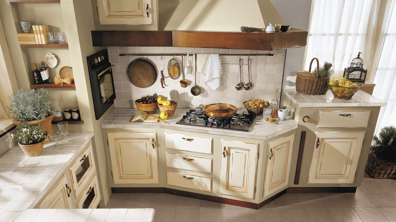 Cucine Borgo Antico - Onelia - Composizione Laccato avorio, sfumatura arancio
