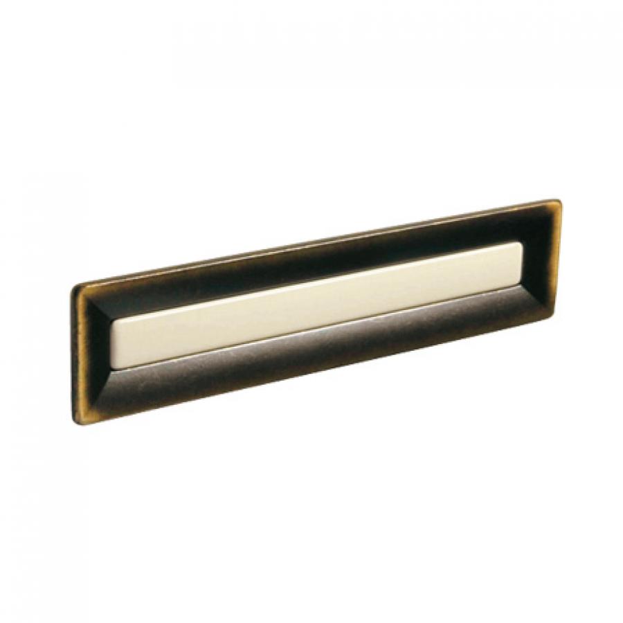 651 finitura ottone anticato con inserto colore avorio - Cucine LUBE